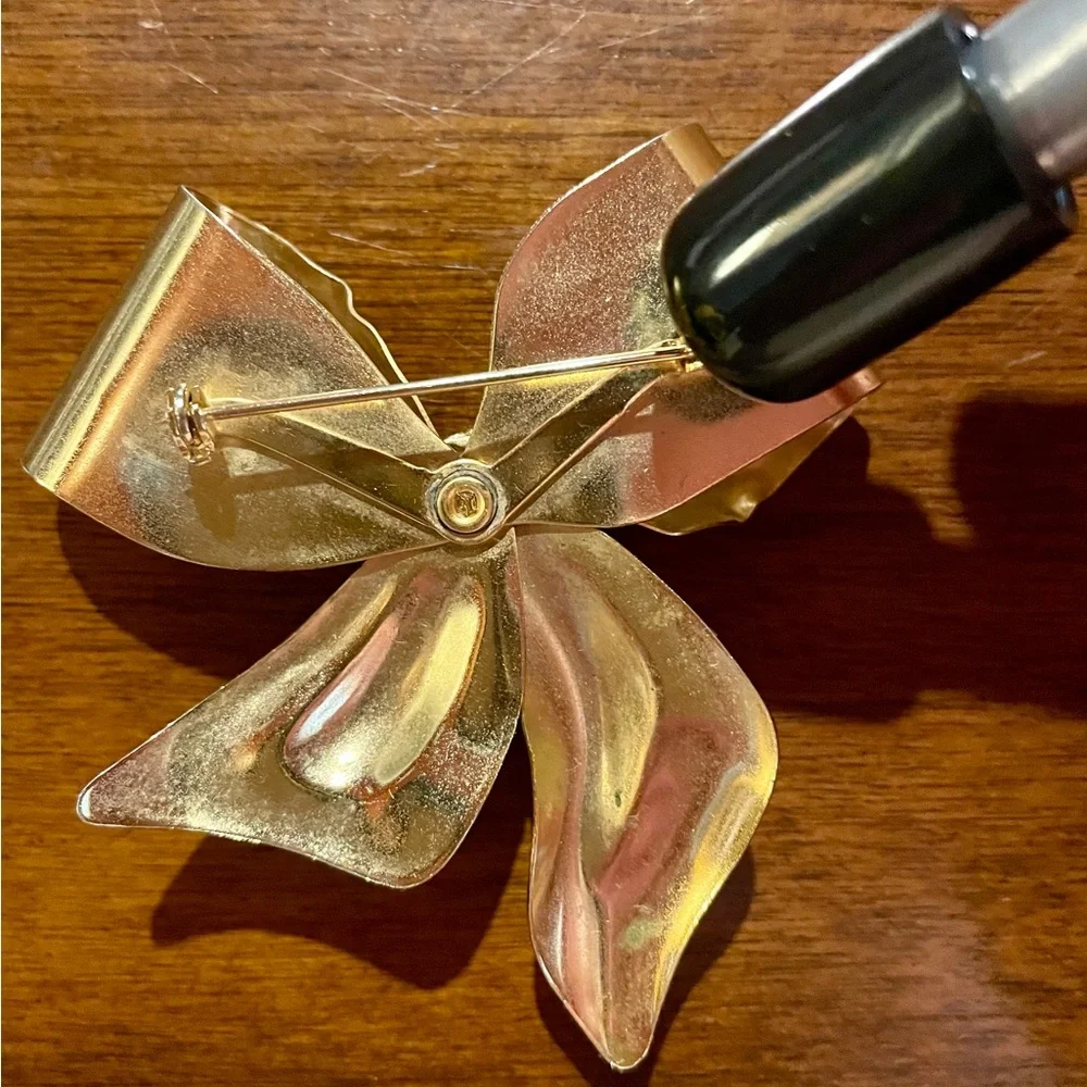 Vintage Gold-tone Bow Brooch with Crystal Accents - Picture 5 of 11